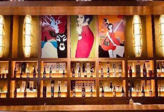 在昆明，第一次见200斤的大鱼，蘸着芥末生吃超爽