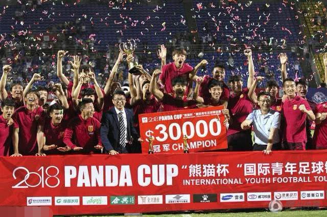 倒戈鼓励韩国人踩奖杯国人体育精神将毁于盲目自我批判