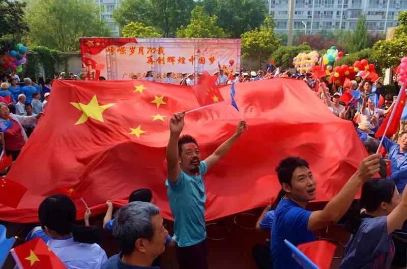 祝福祖国简短视频,那些让你为祖国热泪盈眶的瞬间