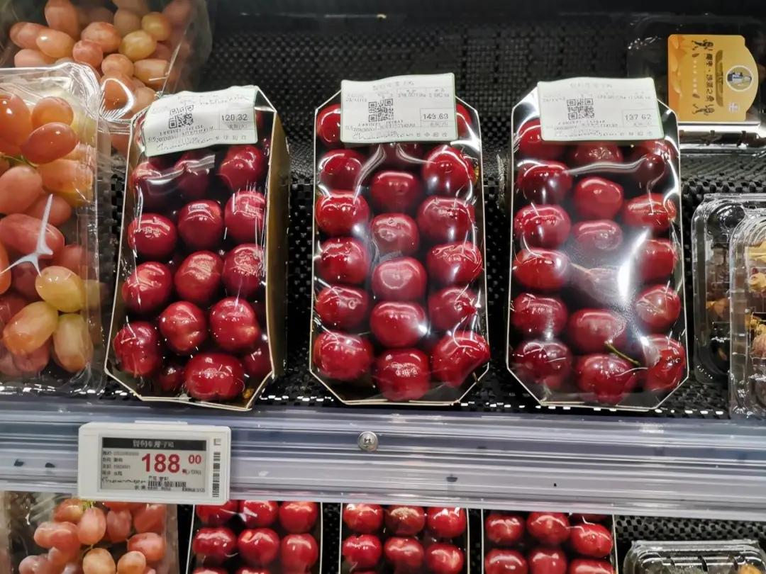 首批智利车厘子海运落地新发地，15分钟被抢光，太火了