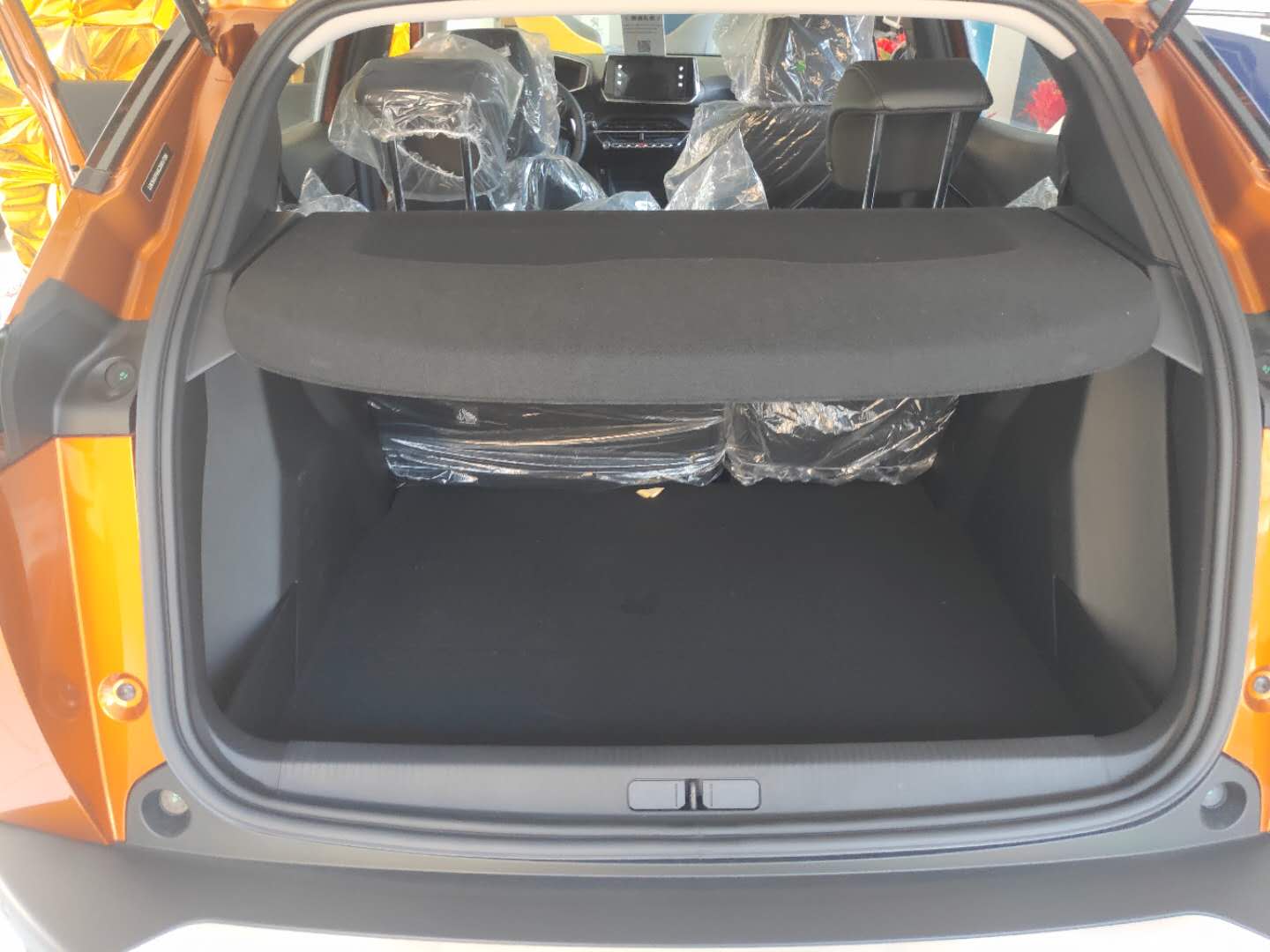 法式不屑是谁,深蓝色东风标致2008