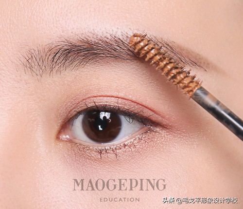 怎样才能把眉毛画的很精致,眉粉和眉笔哪个画眉毛比较自然