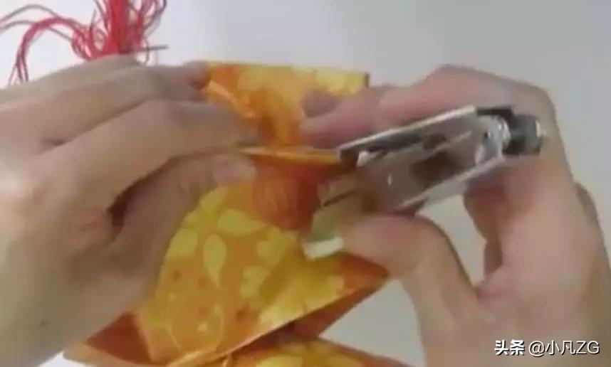 用红包做剪纸窗花灯笼,元旦灯笼红包手工