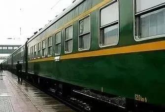 雨中的脚步素材,雨中的脚步歌曲