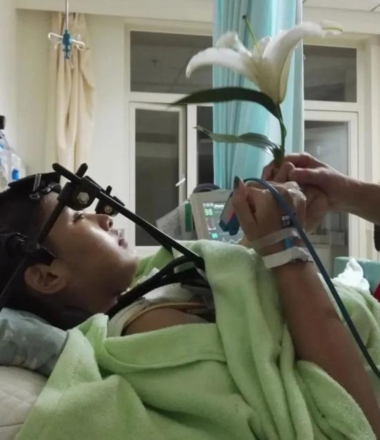 18岁妙龄少女车祸高位截瘫,车祸高位截瘫奇迹存活19年