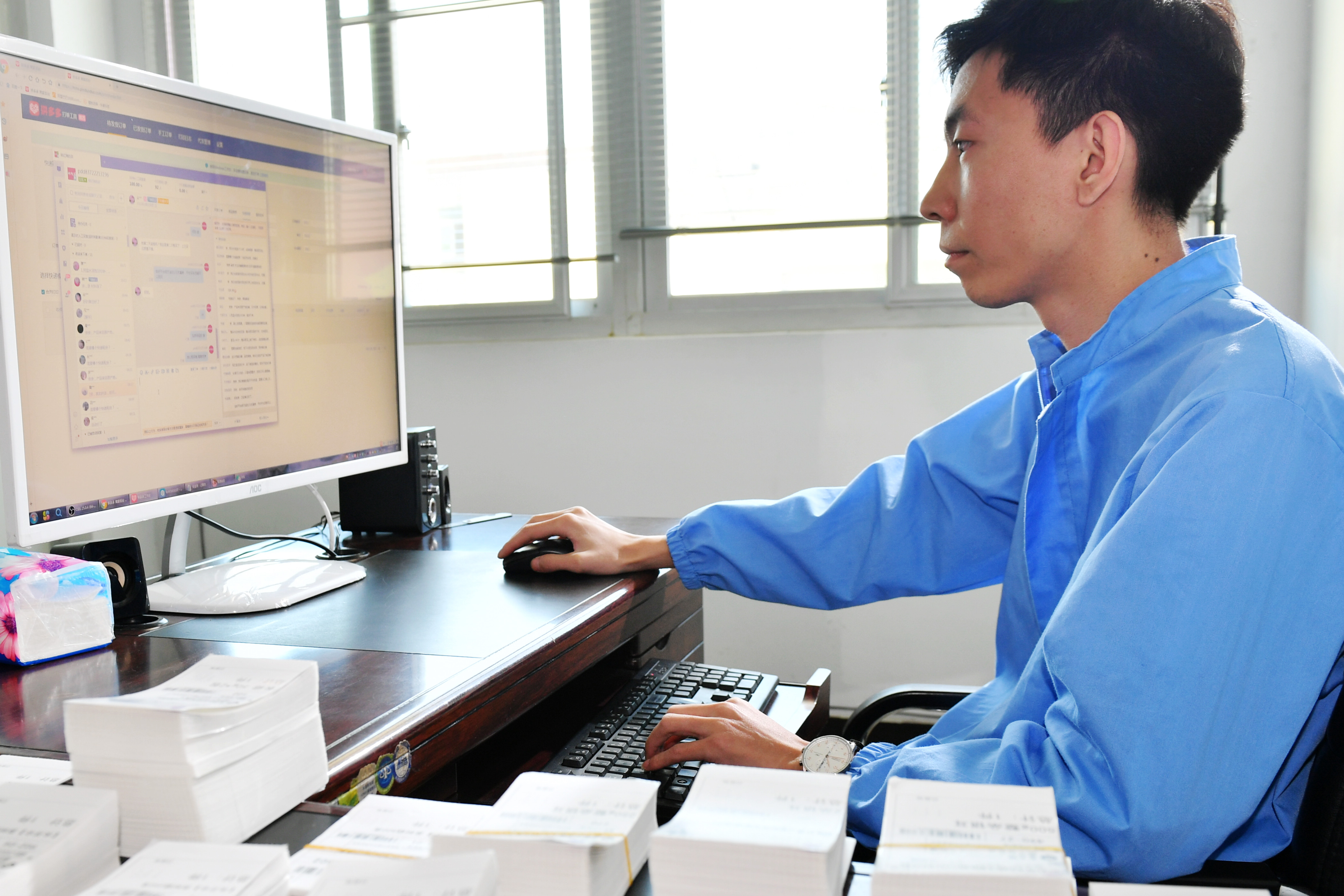 小伙做拼多多2个月现在日发3000单,小伙做拼多多二个月