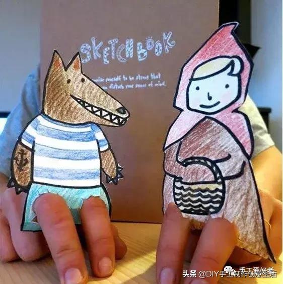 球迷爸爸靠指偶游戏带娃，手工制作的指偶乐趣多