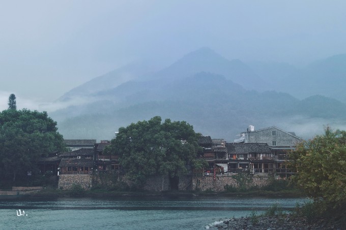 心中有桃花源何处都是山水间,心中若有桃花源何处是水云间