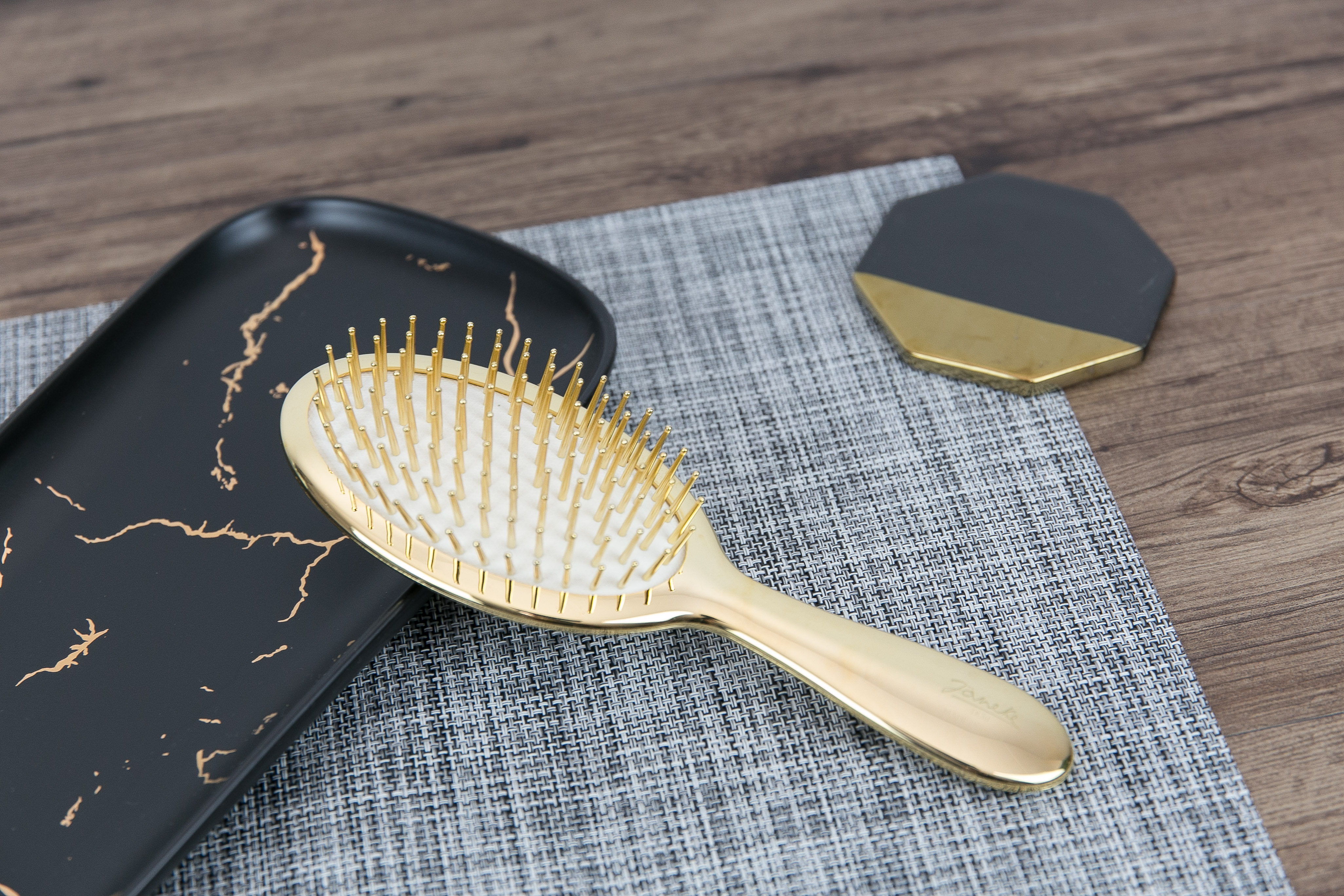 还在为繁琐的护肤步骤而烦恼吗,还在为皮肤问题困扰吗