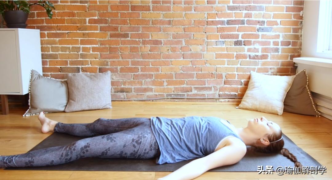春季养肝正当时，8个体式养肝排毒，错过再等一年