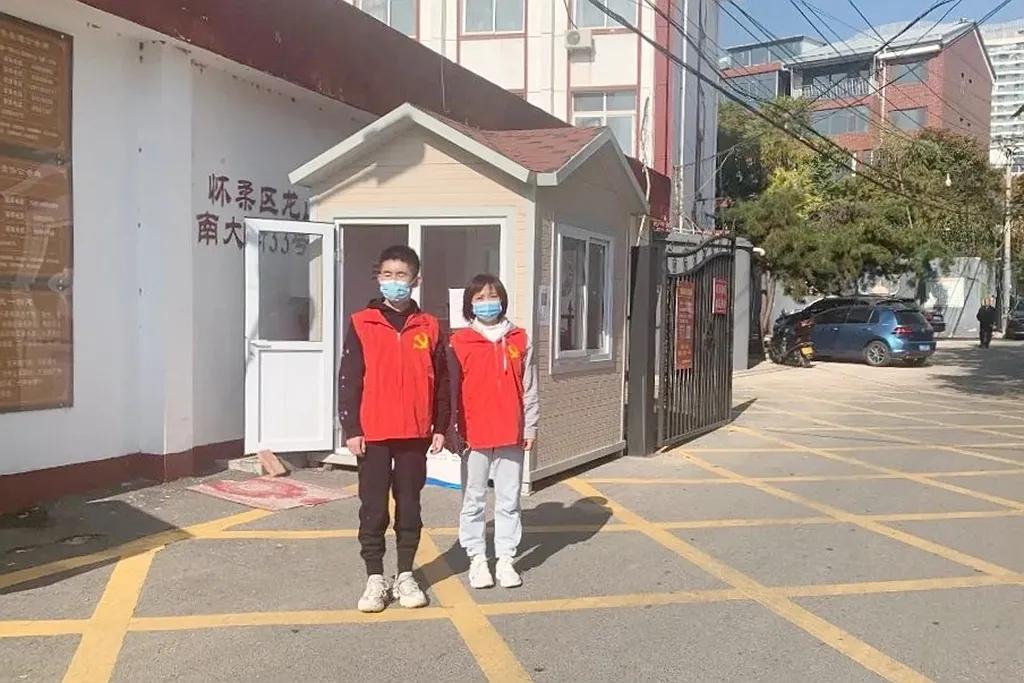 疫情防控暖心执勤,坚守疫情防控点节日慰问暖人心