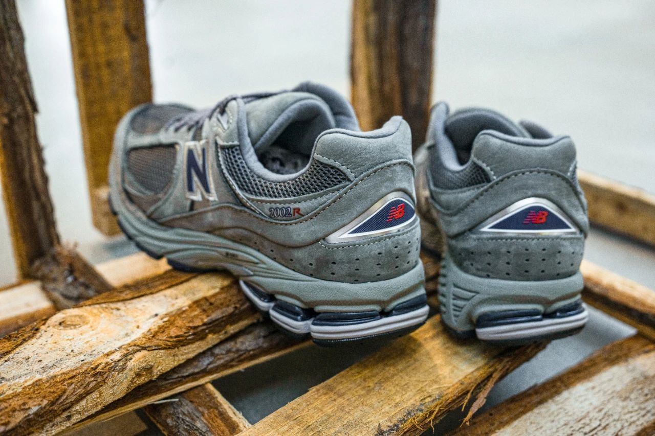newbalance2002r麂皮复古蓝米白,好看的newbalance外套