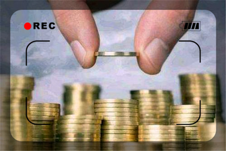 一个50岁的人，手里有一万元本钱，现在能做哪些小生意维持生计？