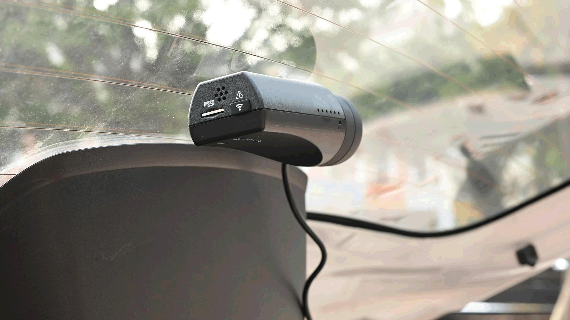 远离追尾纠纷，后视更专业，万鸥V5行车记录仪