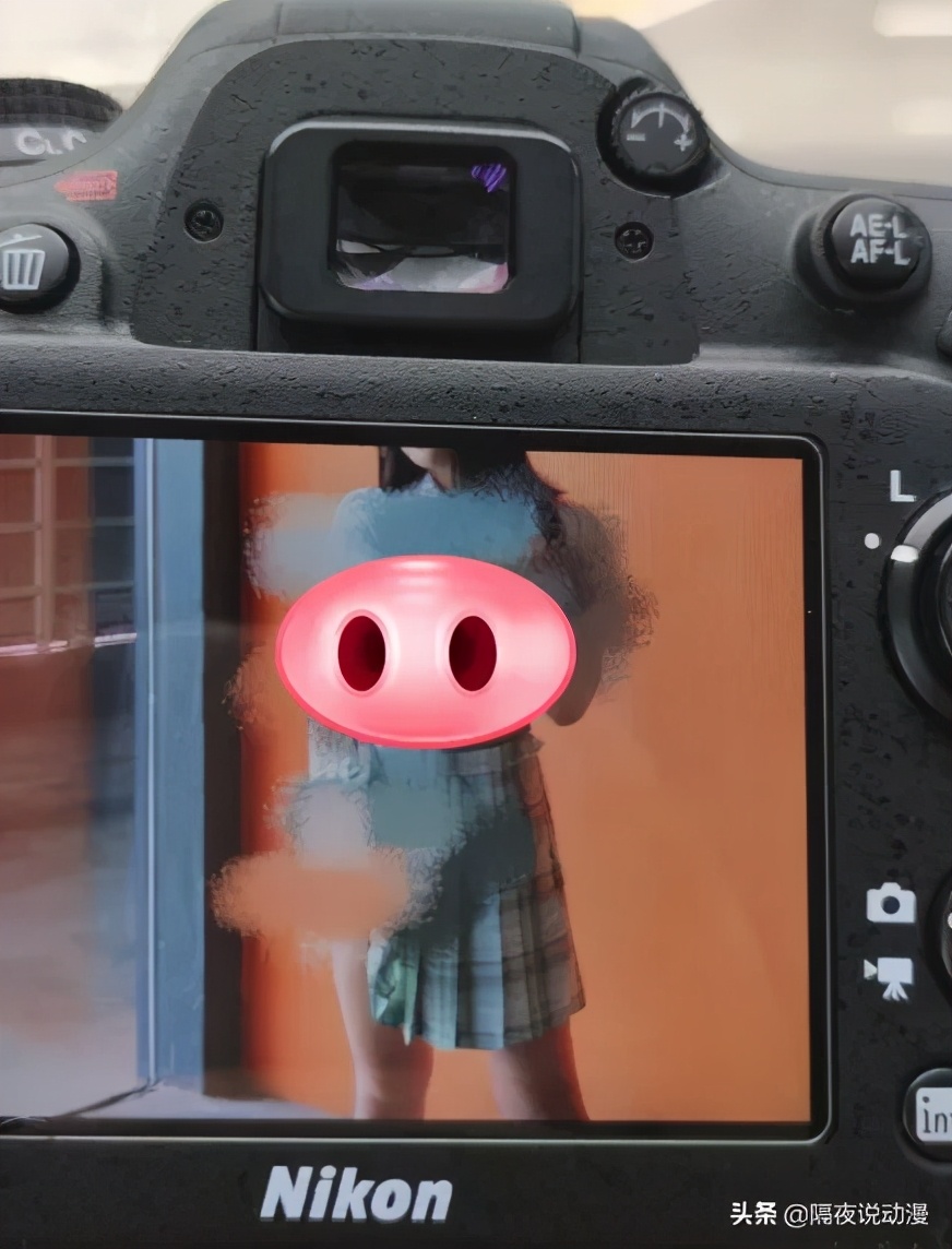 “福利姬”为何屡屡刷屏二次元？靠卖片月入万元，漫展是重灾区