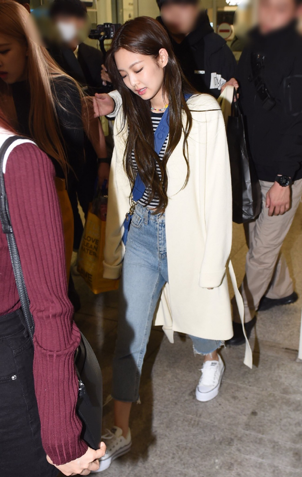 blackpink穿搭黑配粉,blackpink冬天同款穿搭