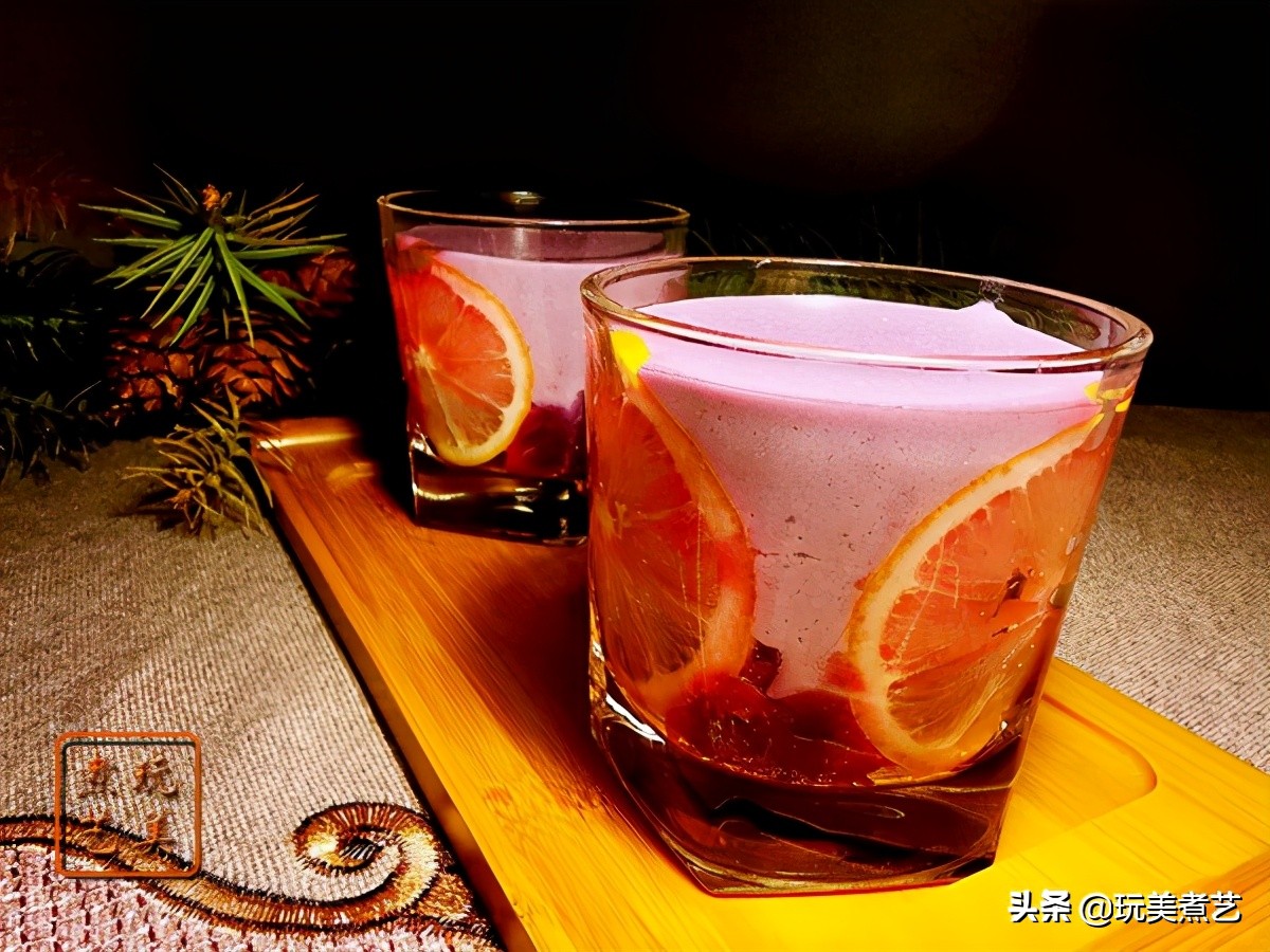 春风轻拂，落下一地金黄，拾掇后的甜品，松花粉双紫布丁