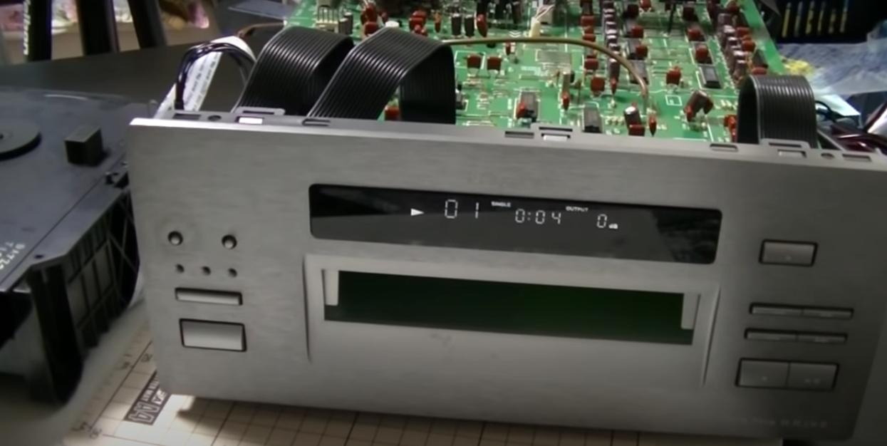 KENWOODDPF-7002CD机不读盘维修，掌握拆机步骤和更换光头的方法