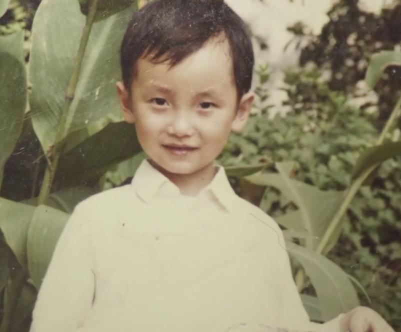 05年“背母上大学”的刘霆，10年后接受变性手术，后来怎样了？