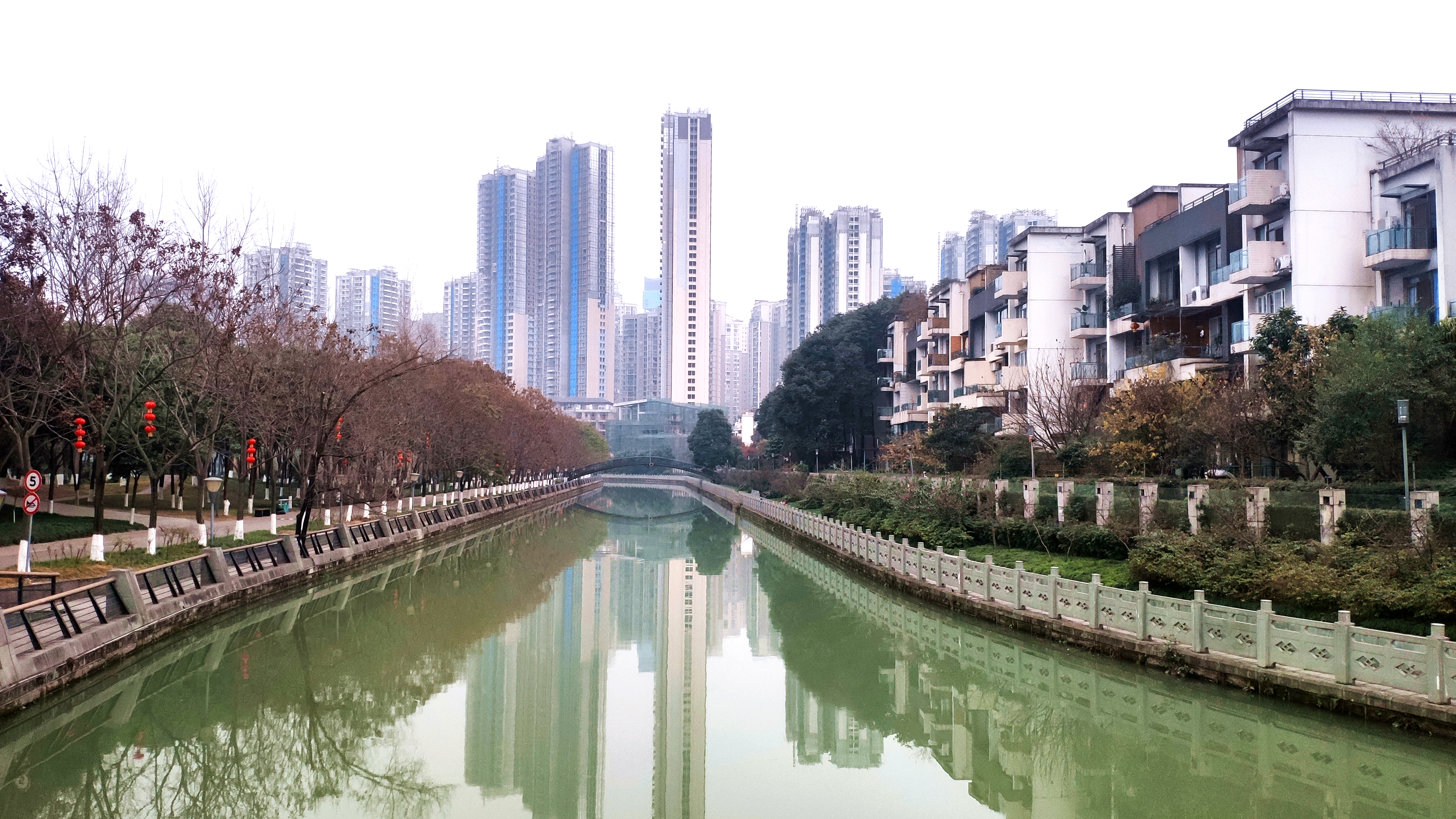 “稀缺”至上,这也许是成都市区内“最后”购入湖岛平层墅的机会