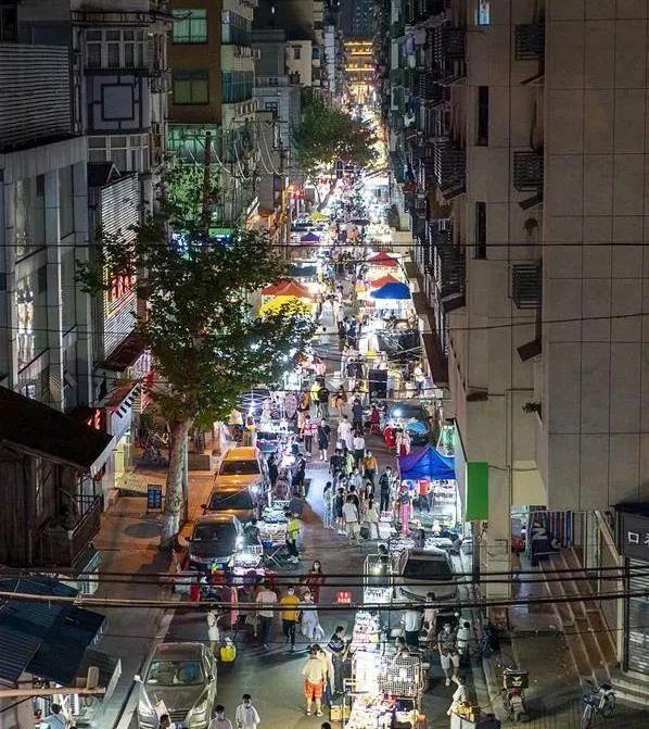 加油|后浪们，可以摆地摊，但不要超过三年