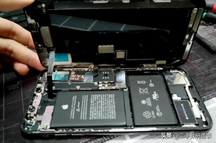 为什么苹果屏幕的钢化膜有划痕,苹果屏幕有细微划痕是什么概念