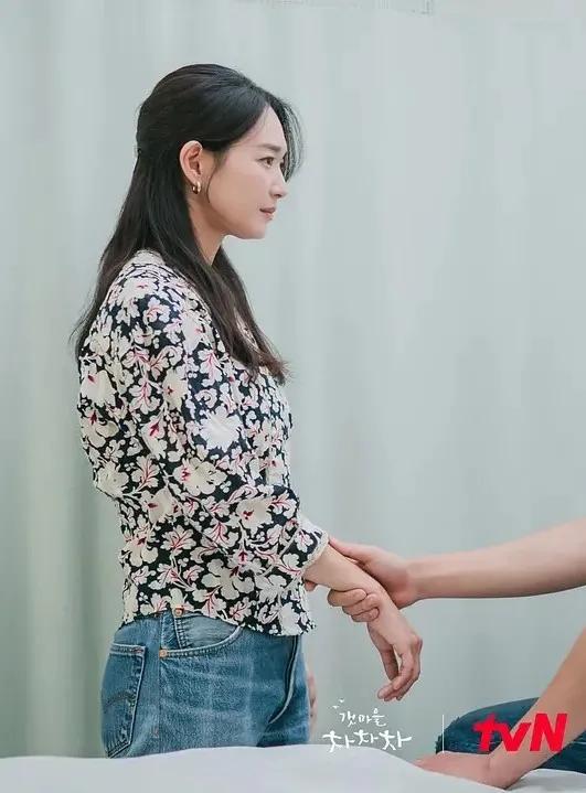 她被称韩国硬照女王，手握时尚圈顶级资源！网友：姐姐我可以