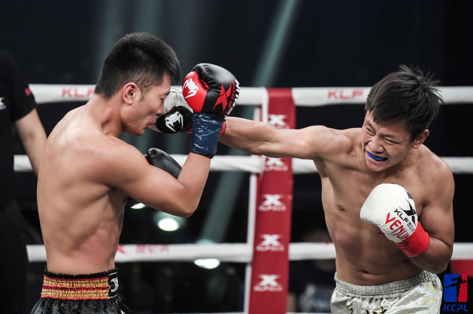 深圳大胜长沙重回南区榜首，莫森重拳出击收获TKO