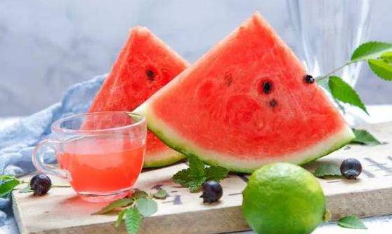 百香果放什么肥料容易开花结果,百香果10月还能开花结果吗