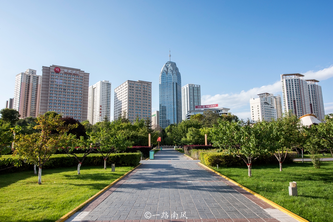 西宁一个四线城市却如此繁华,西宁城市经济发达吗