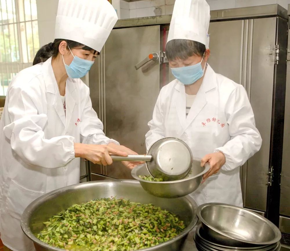 鍥犱负浼欓鑰屽嚭鍚嶇殑瀛︽牎,鍥犱负缇庨鐏殑瀛︽牎