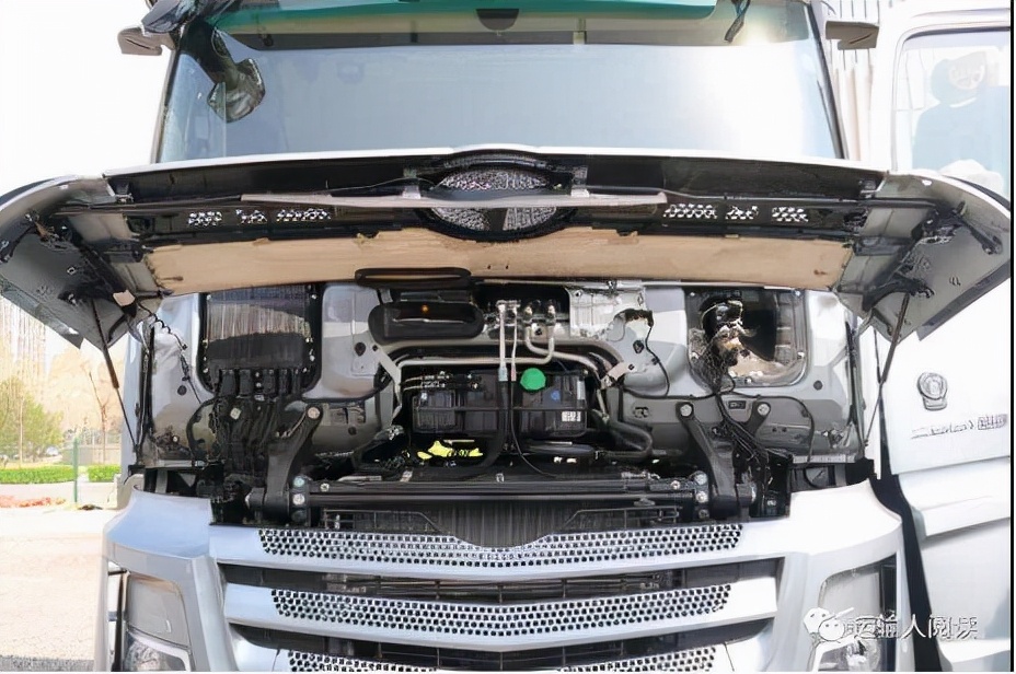 奔驰最豪华车型的驾驶感受如何,最强奔驰重卡