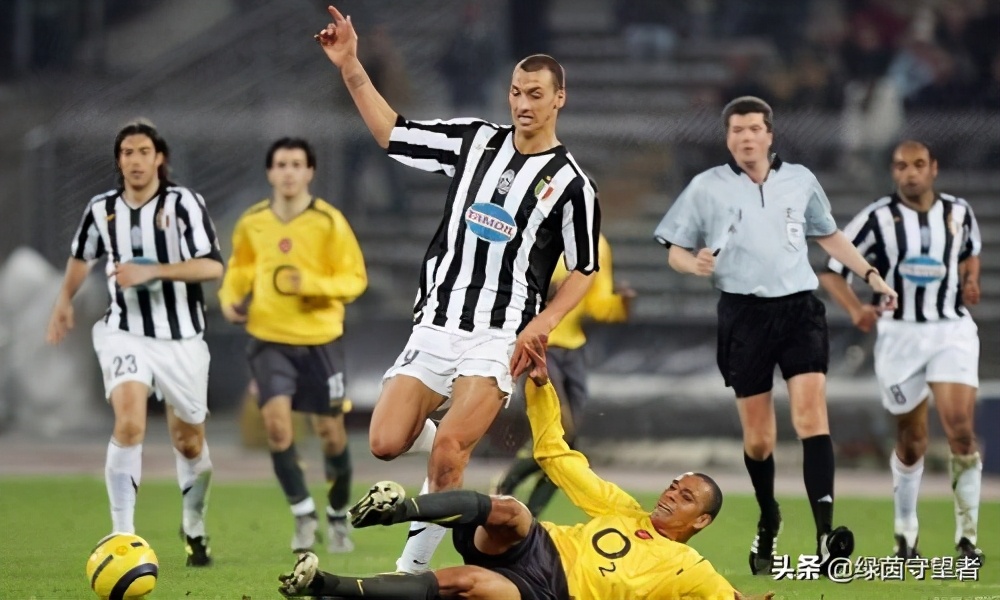 场均两球的球员,场均跑动c罗梅西