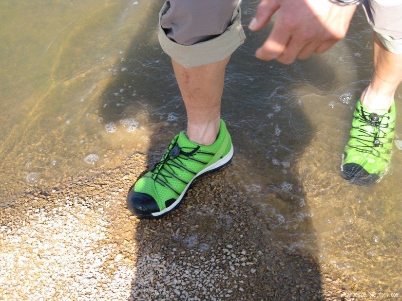 遨游仕溯溪鞋和徒步鞋买一样大吗,遨游仕溯溪鞋