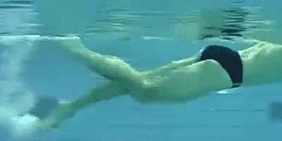 游泳腰髋如何发力,游泳腰腹发力正确方法