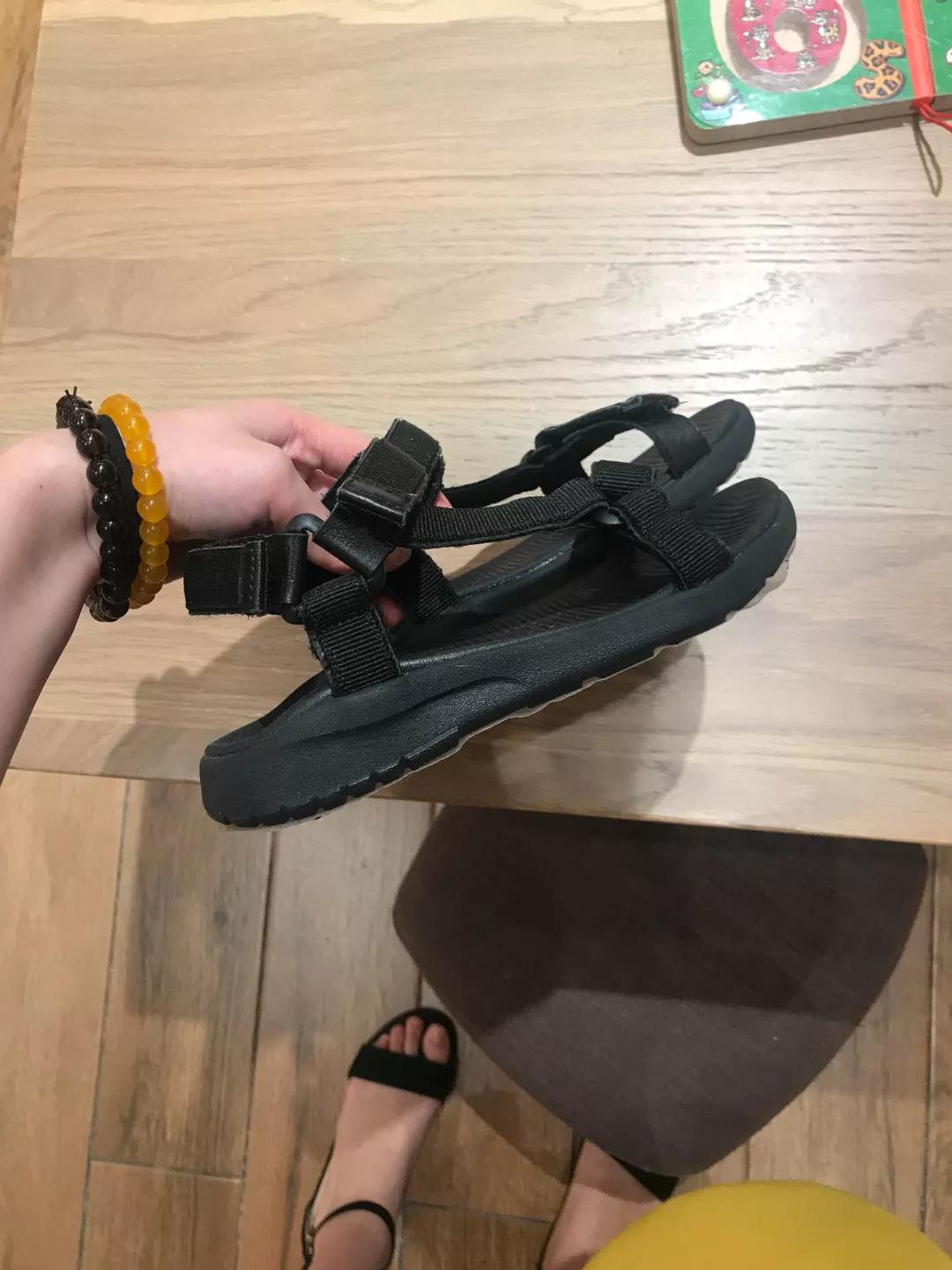 高颜值凉鞋小孩,什么材质的凉鞋鞋底最软