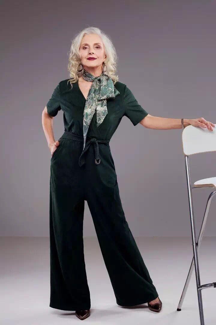 50岁身材超好的瑜伽女人,50岁女人成熟身材瑜伽