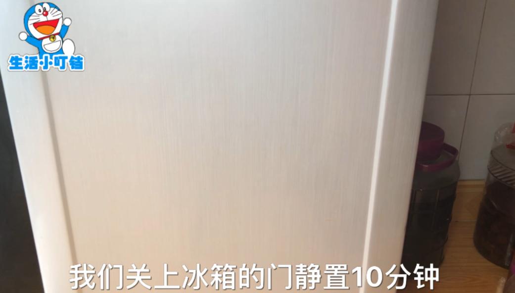 冰箱里冰霜结得太厚费电吗,冰箱结冰怎么把冰块快速取出来