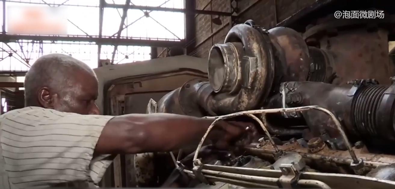 非洲的奇葩铁路：火车照明靠手电筒，不脱轨就是中大奖！纪录片