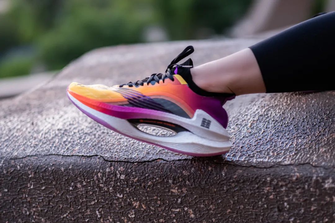 cloudboom跑鞋,oncloud跑步鞋测评