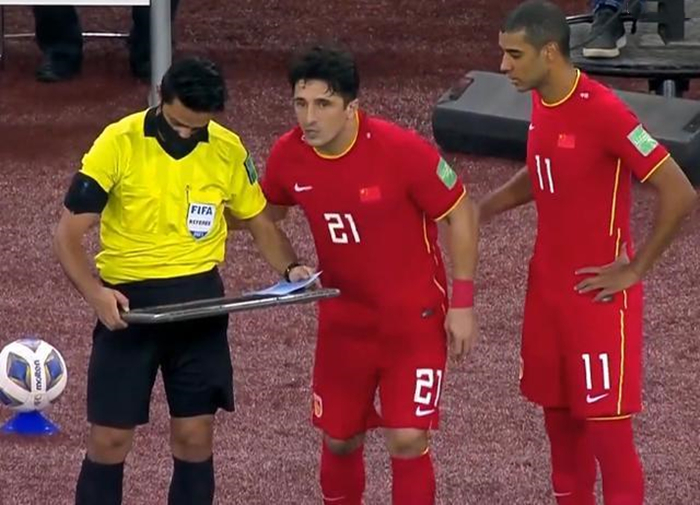 沙特教练暴怒,沙特主帅暴怒