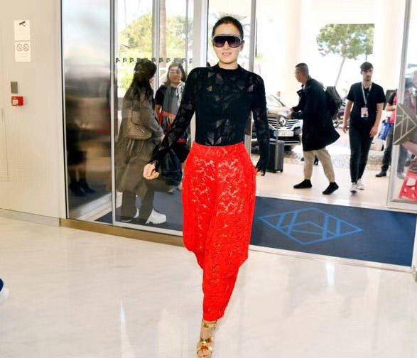 巩俐红毯造型最近的,巩俐回应红毯造型