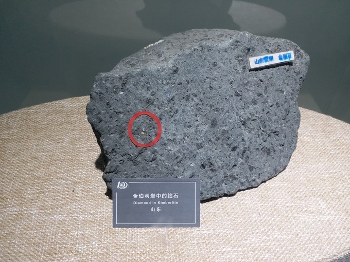 重达1174克拉，巨型钻石再现非洲博茨瓦纳！钻石*局骗**是真的吗？