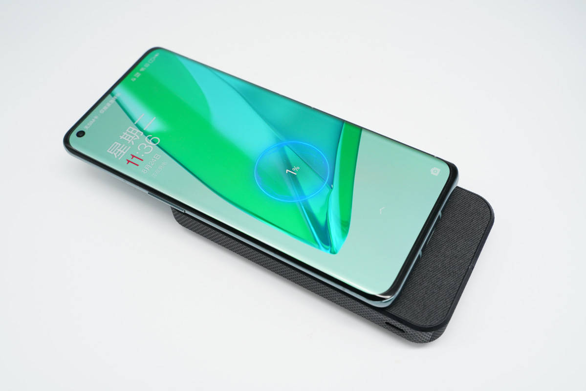 mophiepowerstationwirelessxl评测,苹果对比anker磁吸充电宝