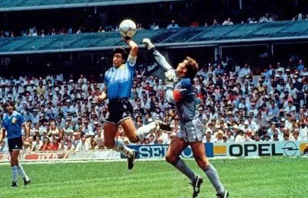 看中国足球的观众吐槽,看中国足球比赛的各种反应