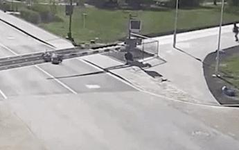 90岁大爷救完人指定要“报酬”，却被网友称赞：干得漂亮