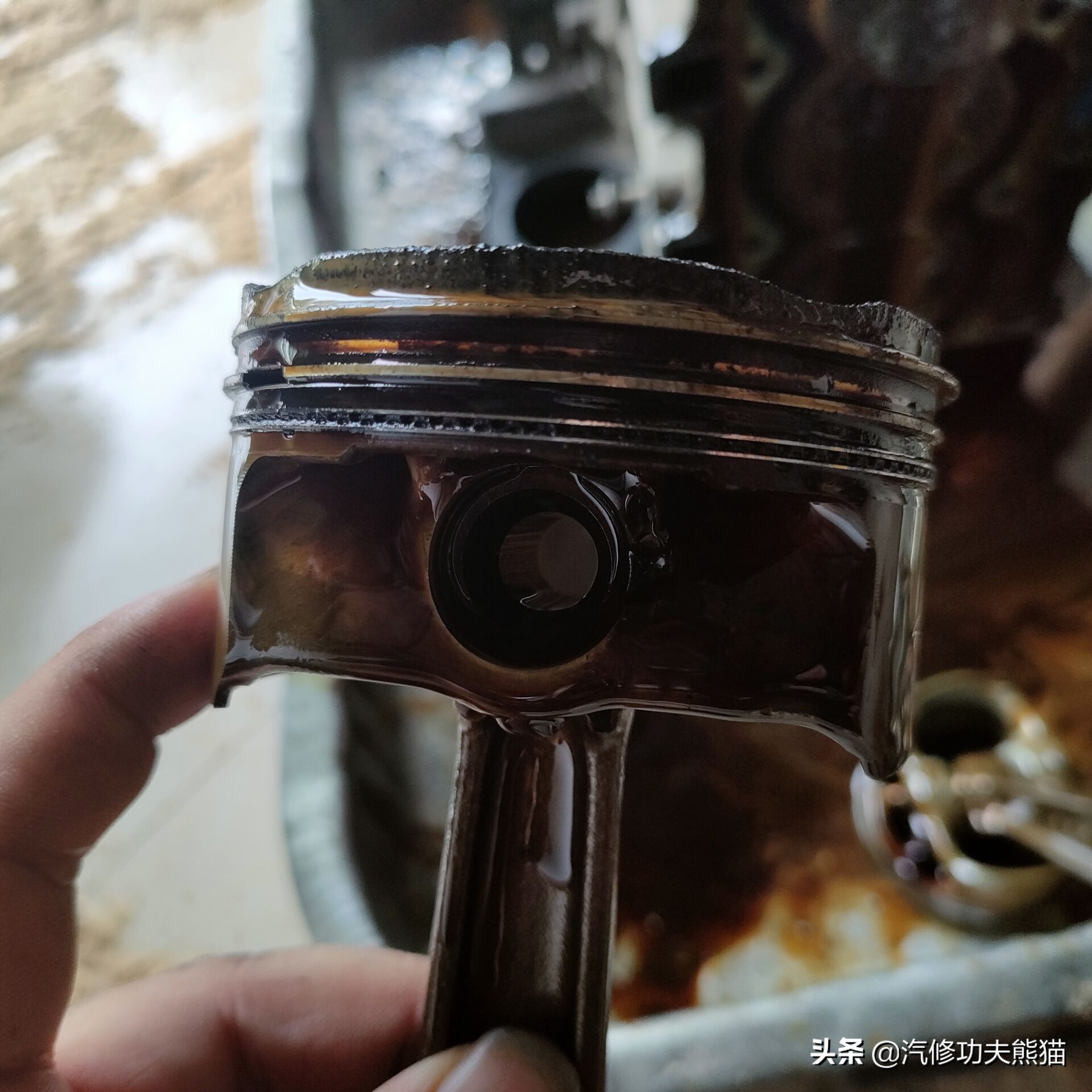 宝马e90325i2007款,宝马e90漏机油通病