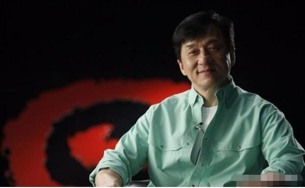 几十年来，成龙有过哪些“幼稚”的举动？