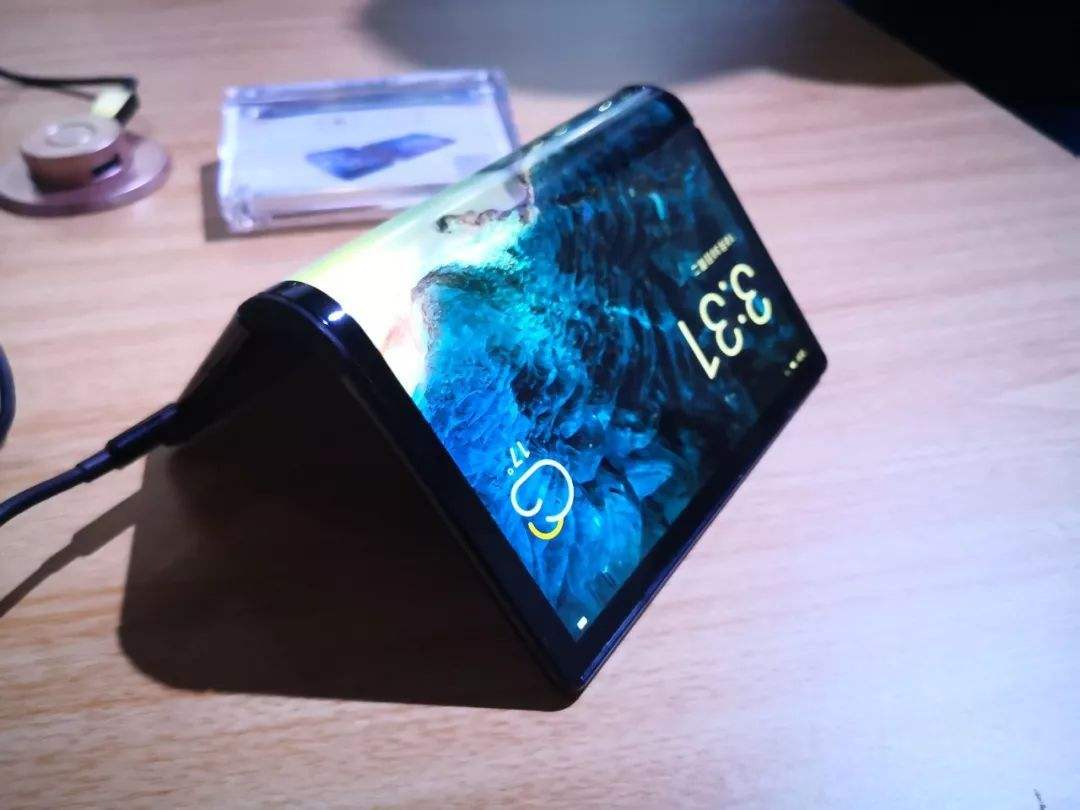 折叠屏手机不折叠会用得久一点吗,折叠屏手机真的不是鸡肋吗
