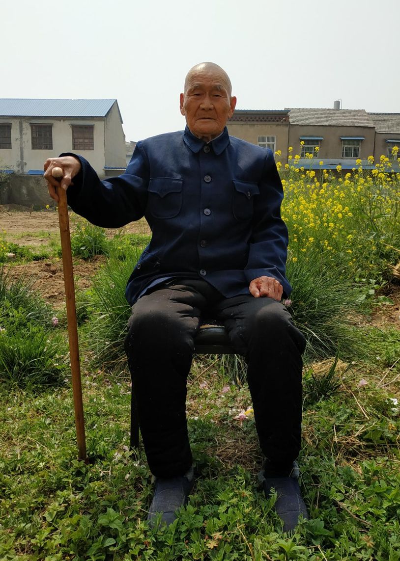 山河带砺：冲过来小日本那把*刀军**真好，一定要抢到手